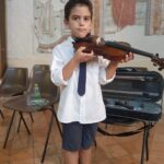 Lucio, violinista, 8 anni