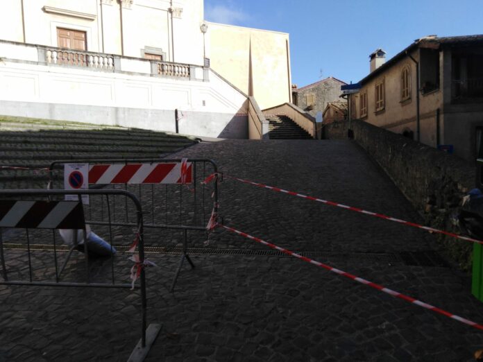 Piazza del Duomo di Bracciano chiusa