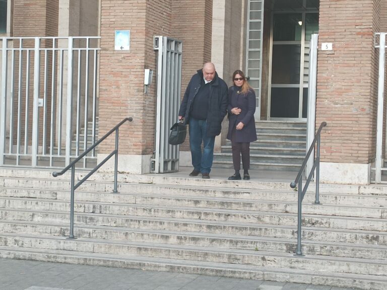 Latina, processo al prof di religione per abusi sessuali, Garante infanzia del Lazio ammessa come parte civile