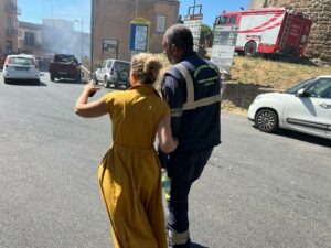 la sindaca in prima linea sul fronte del fuoco