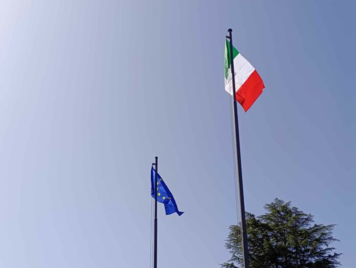 Tricolore donato dai Lions all'ospedale di Bracciano