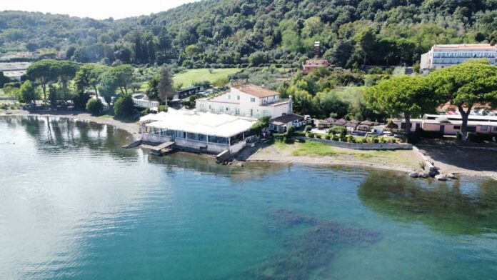 una veduta aerea del ristorante hotel