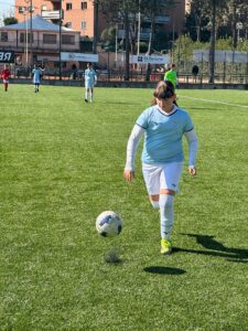 Mura, giovane calciatrice