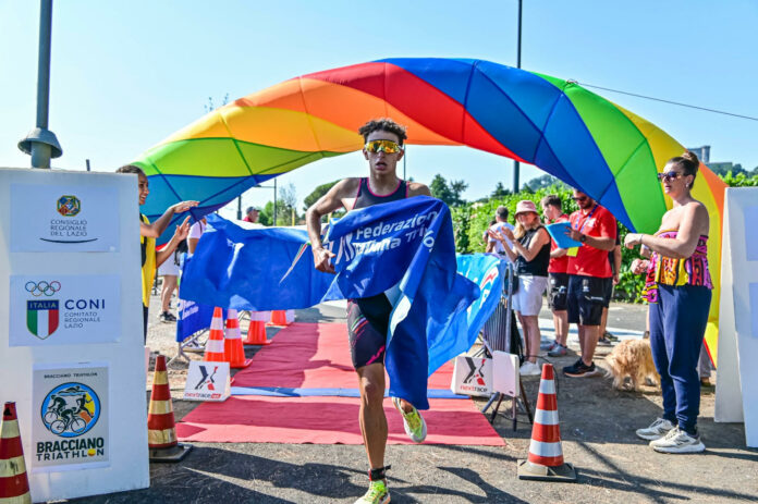 vincitore gara di triathlon a Bracciano