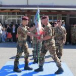 2. Il passaggio della Bandiera di Guera del 185° Reggimento Artiglieria Paracadutisti Folgore tra il Colonnello Fiorentini e il Colonnello Licci