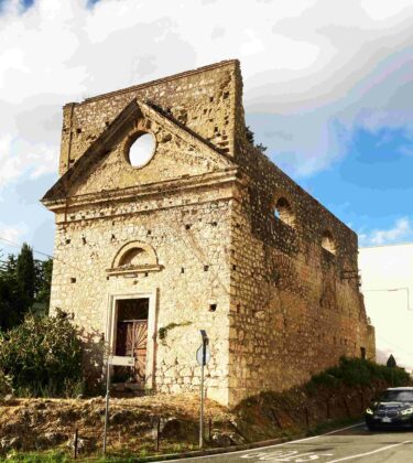 rudere di una chiesa