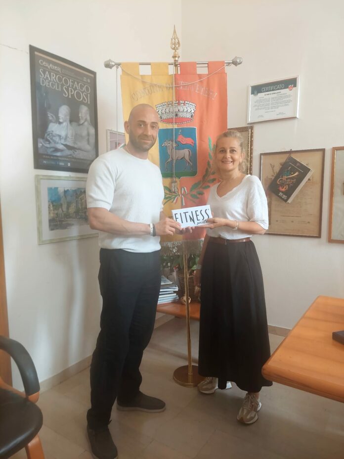 La consegna degli abbonamenti solidali alla sindaca di cerveteri