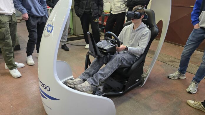 Gli studenti dell'ITT al simulatore