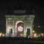 La fiamma di "Milano Cortina" 2026 all'arco della pace di Milano