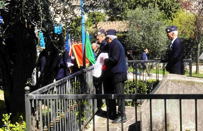 Festa dell&rsquo;Aeronautica Militare - alzabandiera