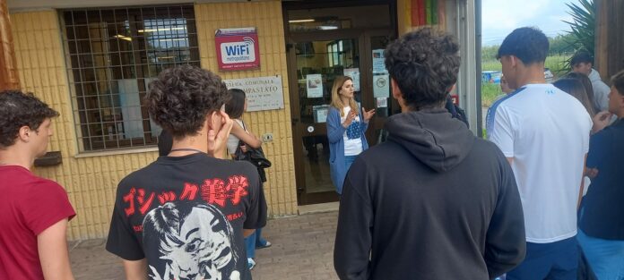 studenti dell'alberghiero in visita alla biblioteca di Ladispoli