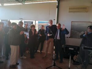 abbraccio simone con il candidato