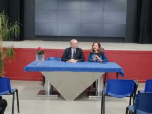 intervento professoressa al tavolo