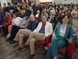 pubblico con altri consiglieri