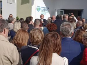 rocca con folla