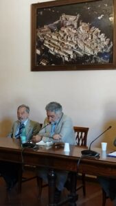 storico testa bassa