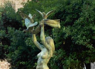 Plaza de la reina - La pace e la concordia sono figlie della ragione e della mente J.I. Vives - monumento ai caduti per terrorismo