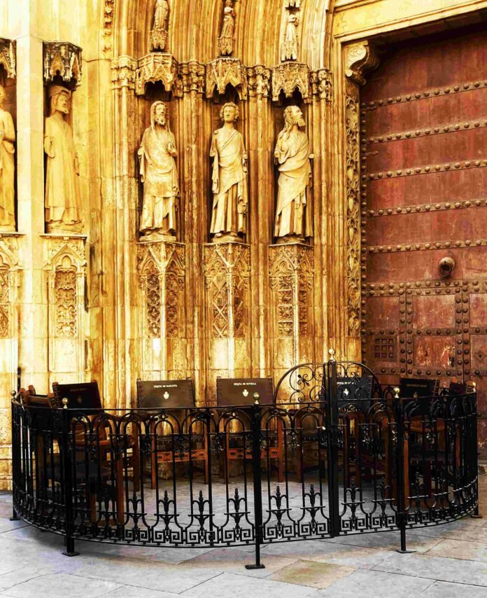 Cattedrale - Porta degli Apostoli
