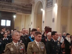 militari banchi ravvicinati
