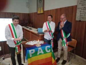 sindaci applaudono