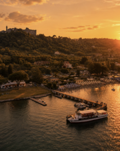 il molo di bracciano al tramonto (credit consorzio lago bracciano)