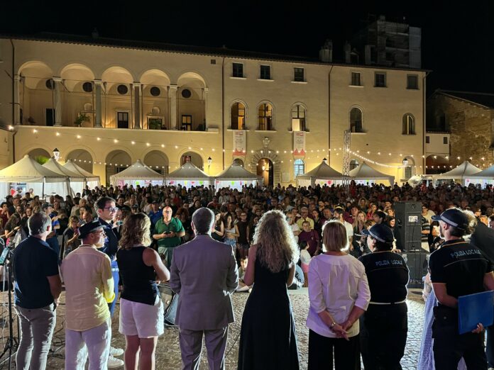 foto piazza del vino e dei sapori