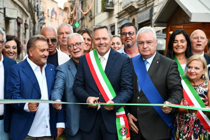 il sindaco francesco sposetti inaugura la 20esima edizione del divino etrusco