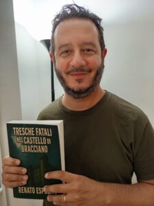 renato esposito con libro