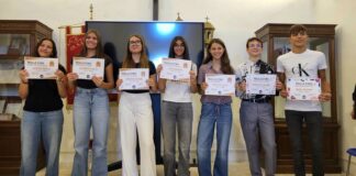 MERITO SCOLASTICO, CONSEGNATE LE PAGELLE D’ORO: ORGOGLIO PER TUTTA LA NOSTRA COMUNITÀ